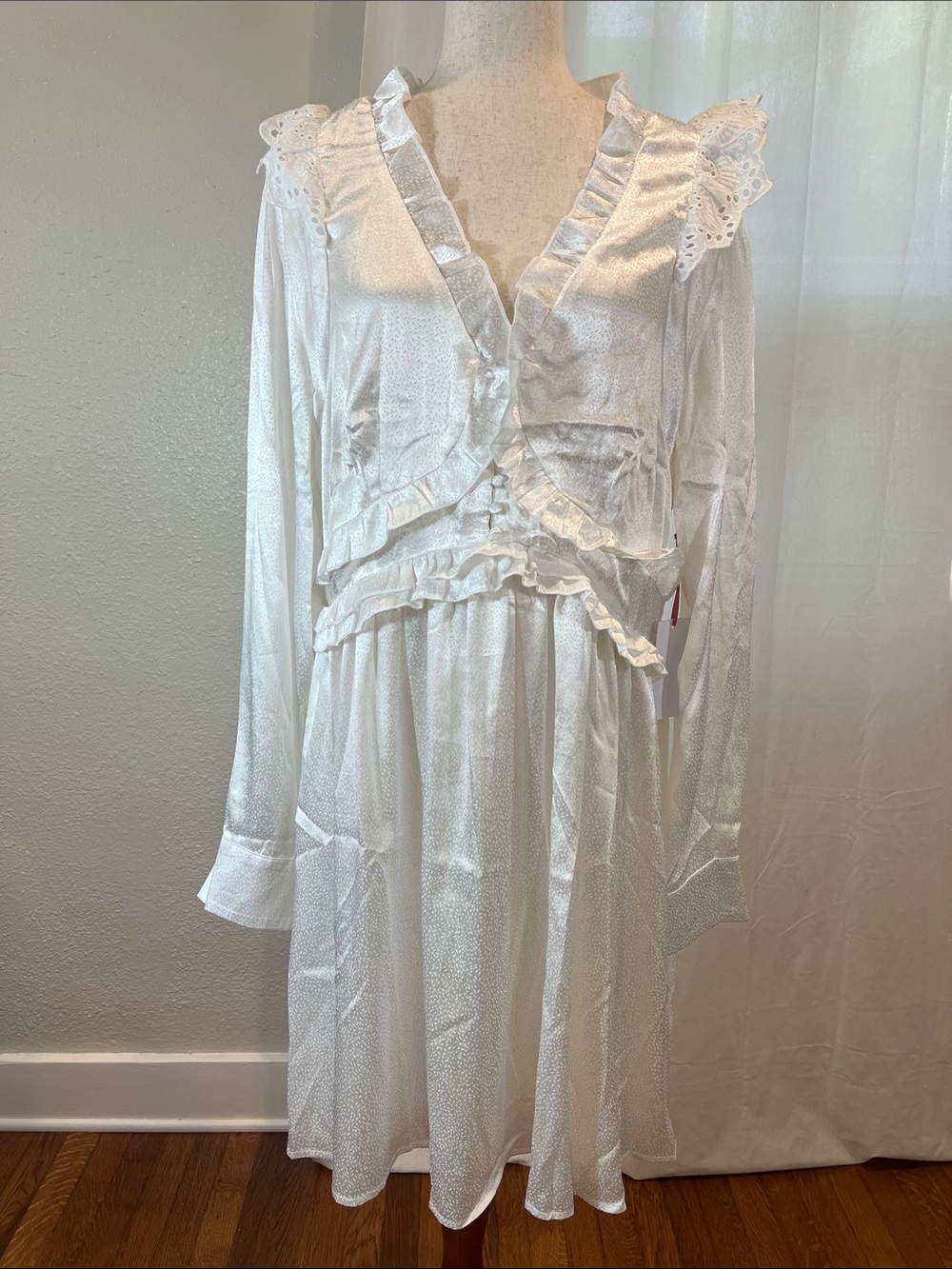 Rosevelvet White Long Sleeve Satin Ruffle Dress
